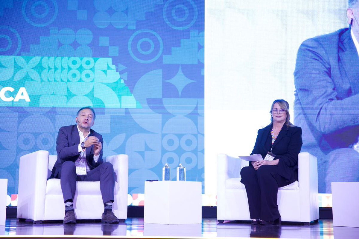 CEAPIconsejo's tweet photo. 📍 El valor de volver a construir juntos

Construir de nuevo exige identificar oportunidades, estructurar proyectos y generar valor desde la experiencia.

Participan: 
Mireya Cisneros, presidenta de We Cisneros (Venezuela): “Lo más importante es confiar en el equipo de trabajo y aprender a delegar, porque al final uno solo no puede hacer todo.”

Modera: Fernando Quijano, director de @larepublica_co (Colombia)

#IXCongresoCEAPI #CEAPI #Iberoamérica