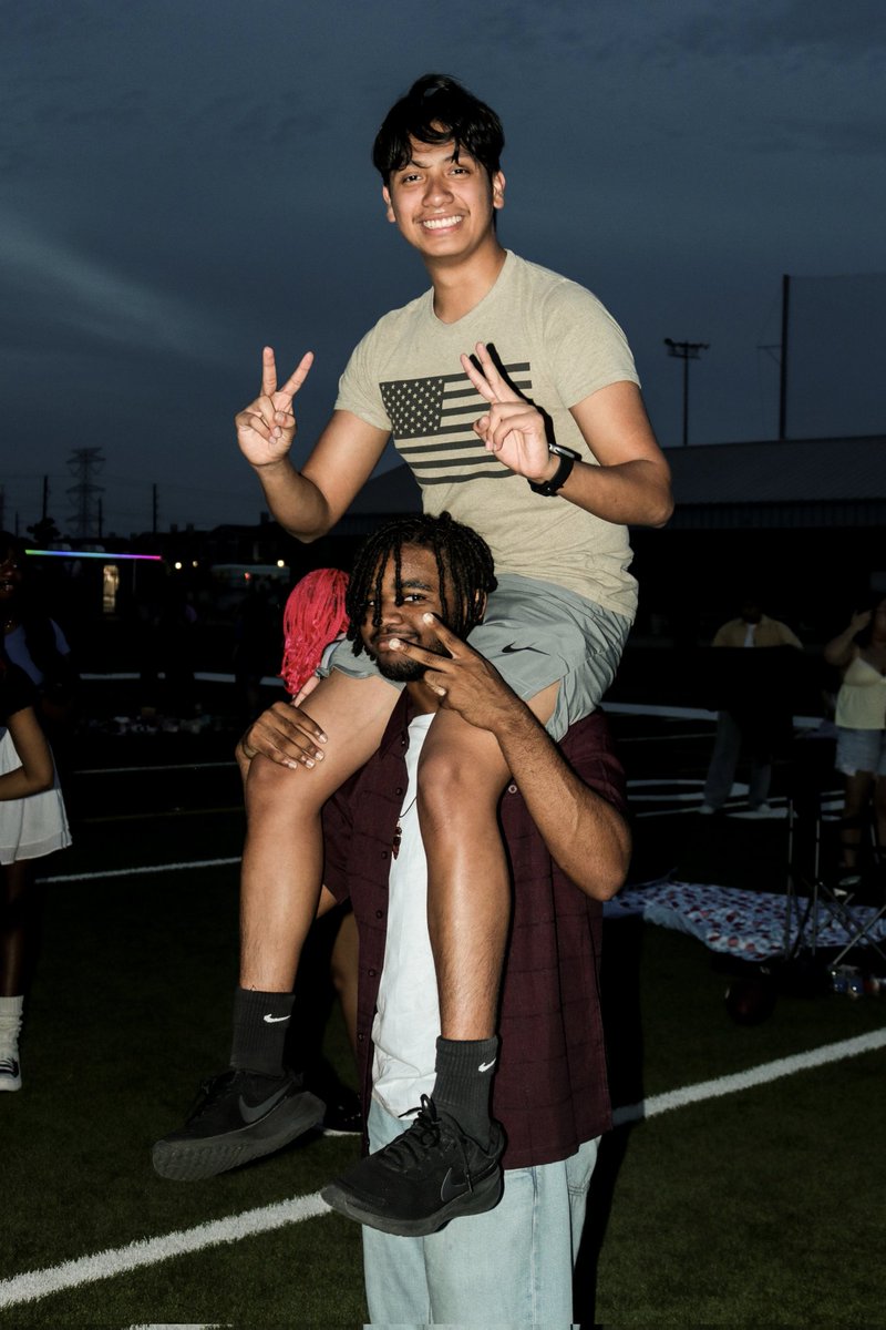 cyfallspress's tweet photo. On May 26, the Class of 2026 met on the football field for Senior Sunset to celebrate the ending of their high school career.

Photos by: E. Gallegos https://t.co/bdVXLCkP4Y