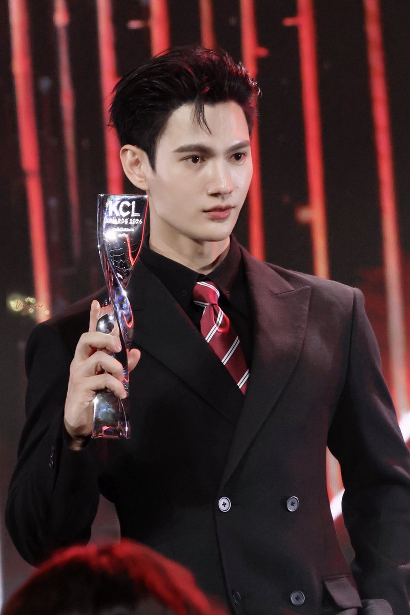 VickyRex1008's tweet photo. 🏆
POOHPAVEL ELEGANT AT KCL22

#KCLAWARDS2026xPoohPavel
#KCLAWARDS2026
#PoohPavel https://t.co/8yCdOVrtm8