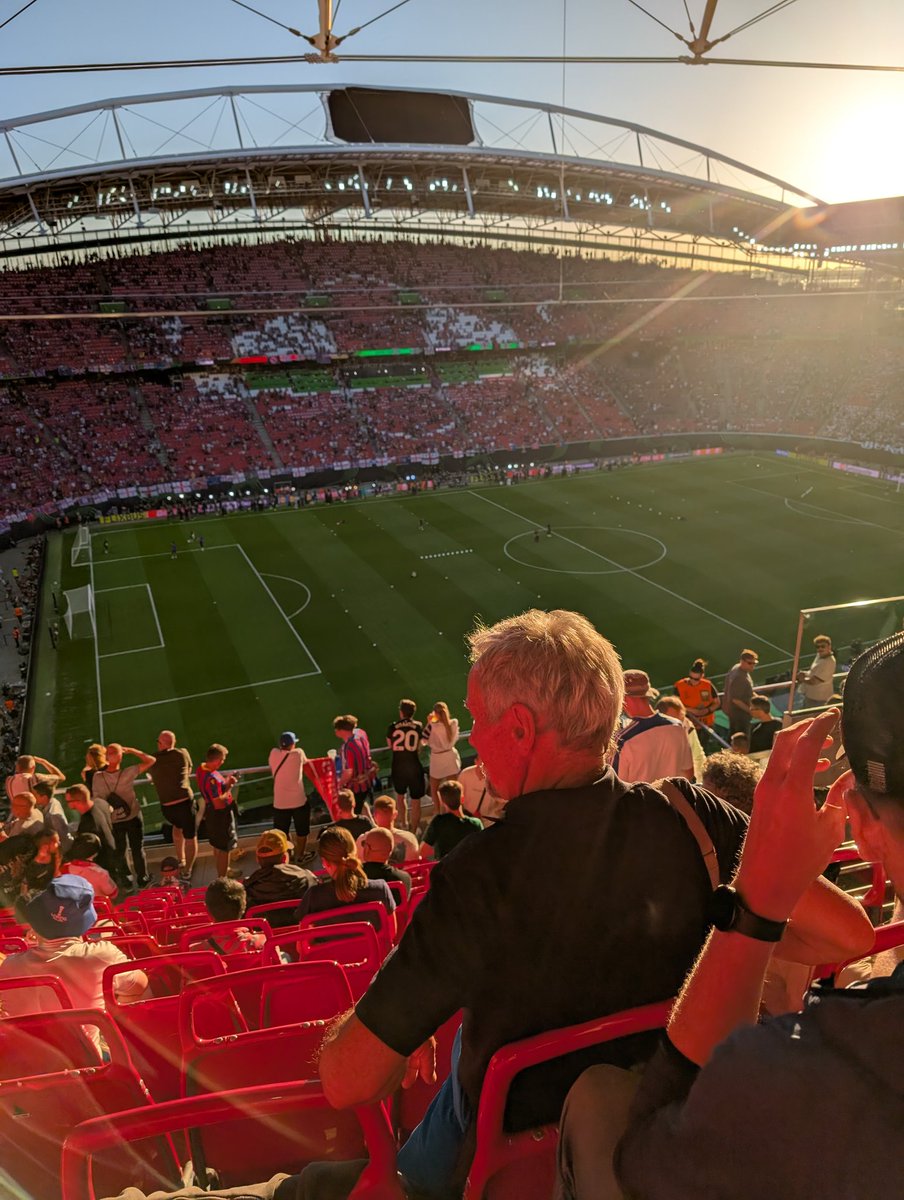 BarryOn89's tweet photo. I was neutral but Rayo fans have been sound so vamos Rayo. https://t.co/5KZRBcMZ6b