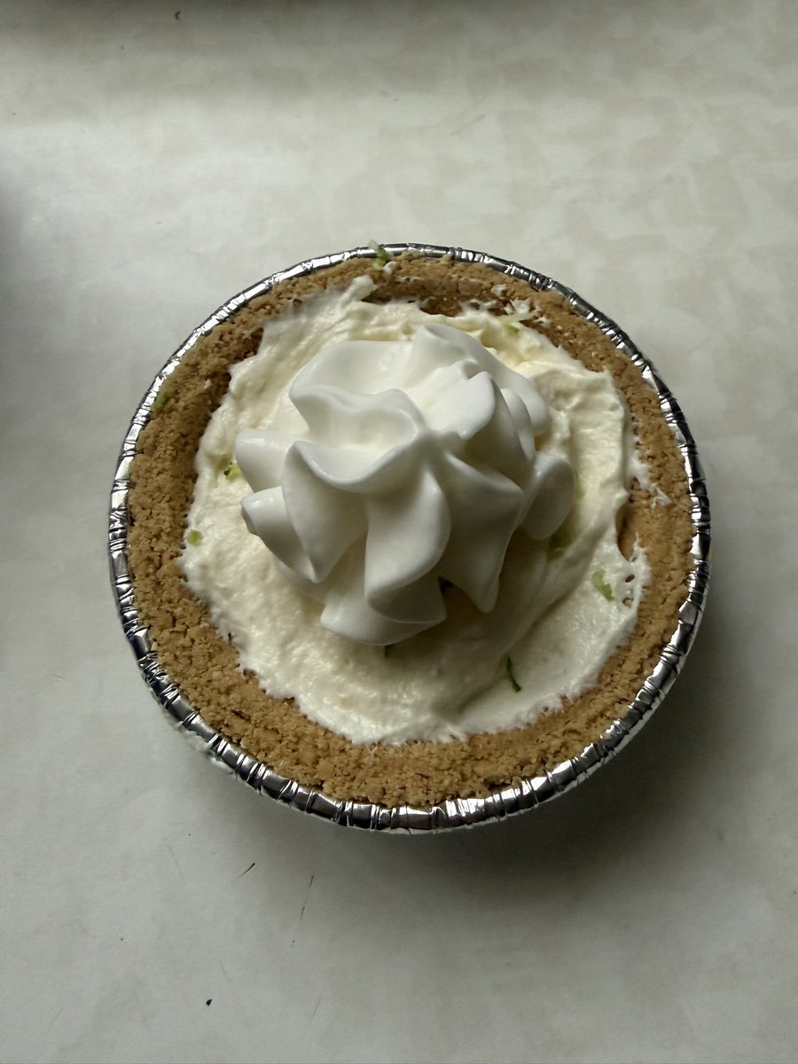 chocodxll's tweet photo. mini key lime pie (170cals) https://t.co/fxzU05G82x
