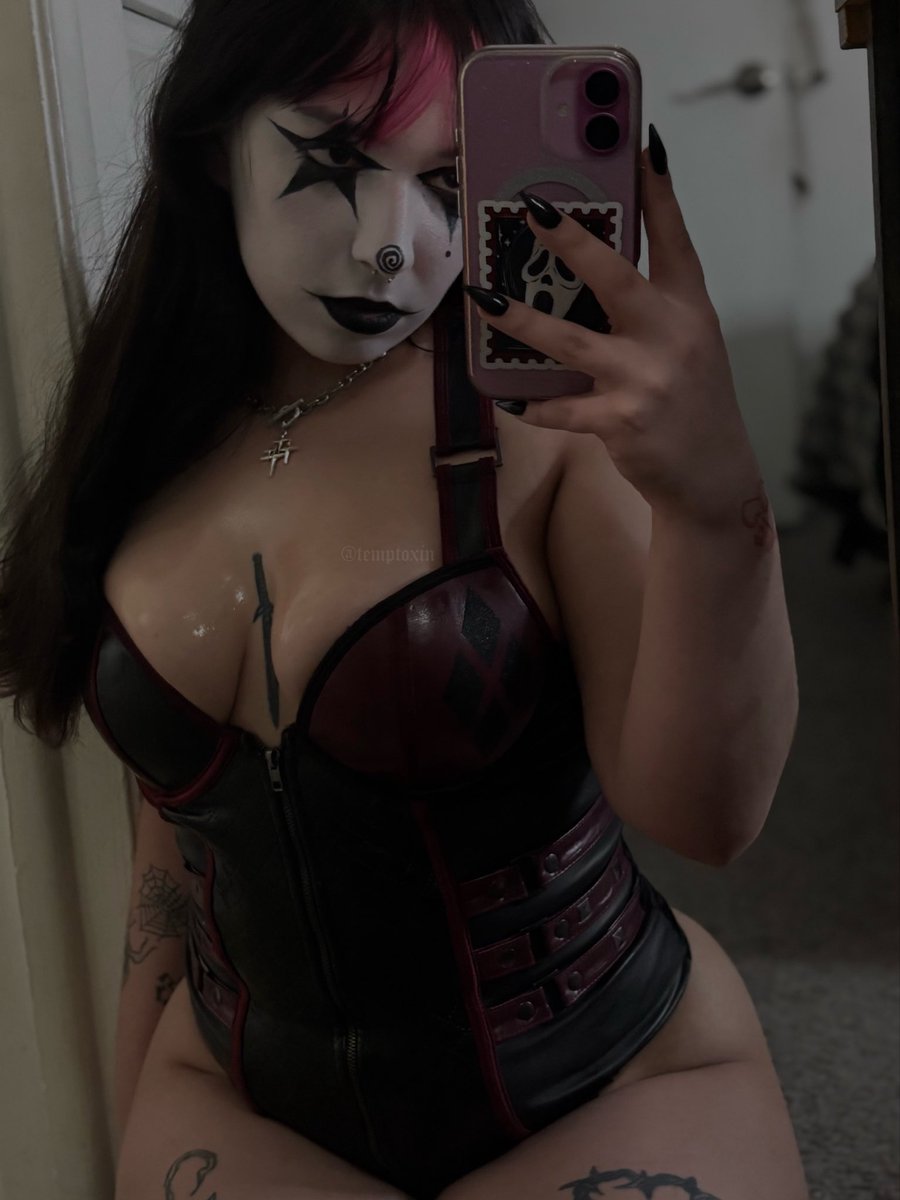 temptoxin's tweet photo. pretty clown, dirty mind https://t.co/mC4M5jrSHY
