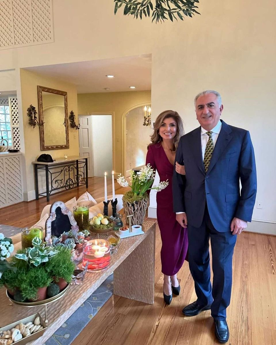 DayiJan97's tweet photo. Now that you’re back online, let’s show the whole world how many supporters Reza Pahlavi has in Iran?  
#KingRezaPahlaviForIran  
#JavidShah https://t.co/g5uP4cVV38