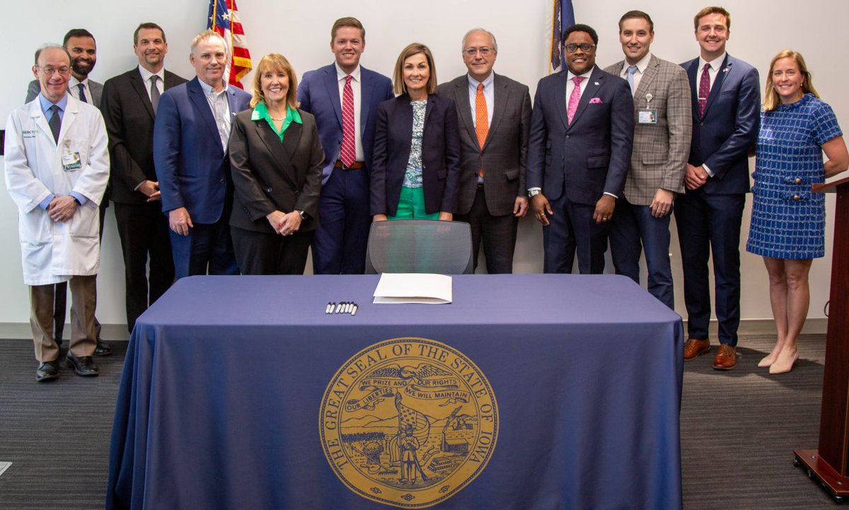 MercyOne_Iowa's tweet photo. Monroe County Hospital &amp; Clinics, an affiliate of MercyOne, hosted Gov. @KimReynoldsIA for the Patients First Bill signing—removing prior auth for lung cancer screenings &amp; emergency conditions to improve access to care https://t.co/dnxrIUdeI9 @iowahospital @IowaMedicalSoc https://t.co/RAkE9L13lY