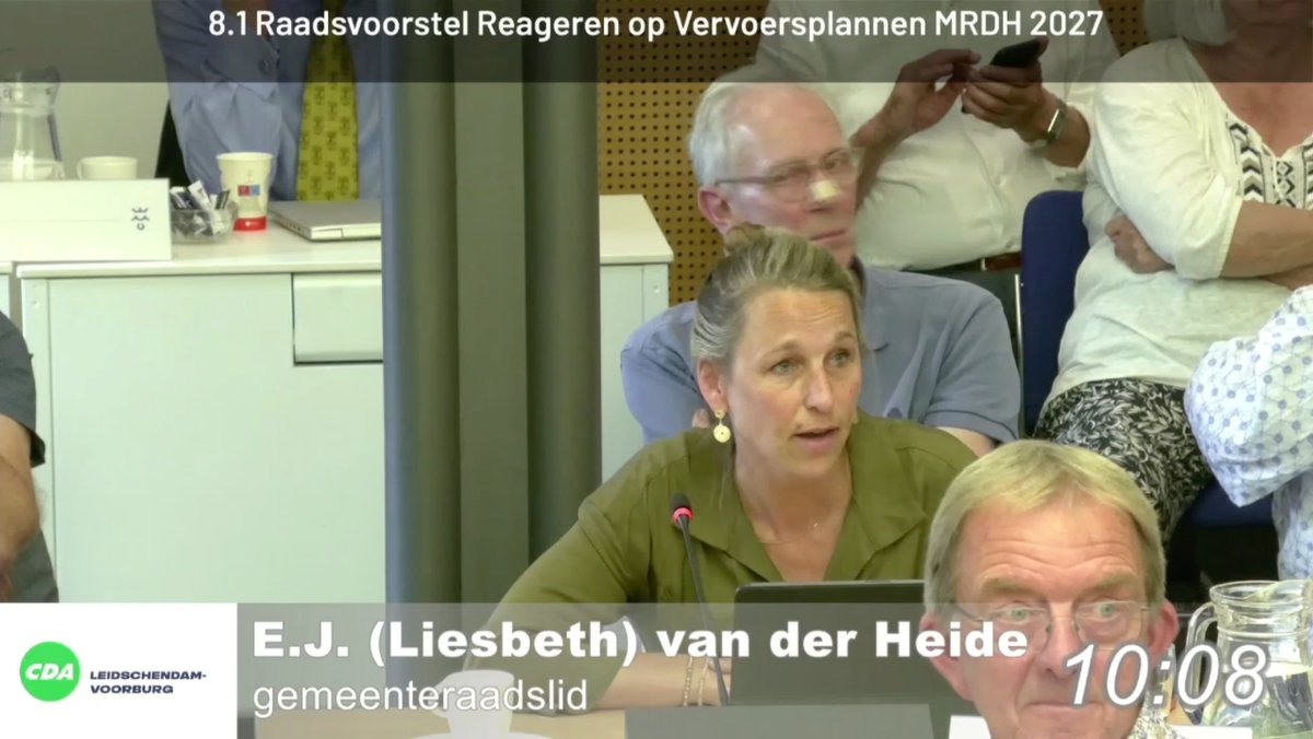 CDALdamVburg's tweet photo. Vanavond diende het @LiesbethHeide namens @CDALdamVburg een amendement in, samen met @VVDLdamVburg , @GBLdamVburg , @Aandacht_LV, Volt, @D66LdamVburg en PvdD, voor beter OV. Specifiek vragen we de MRDH om rituitval en vertraging aan te pakken, (1/2) https://t.co/tkA9RvEccn