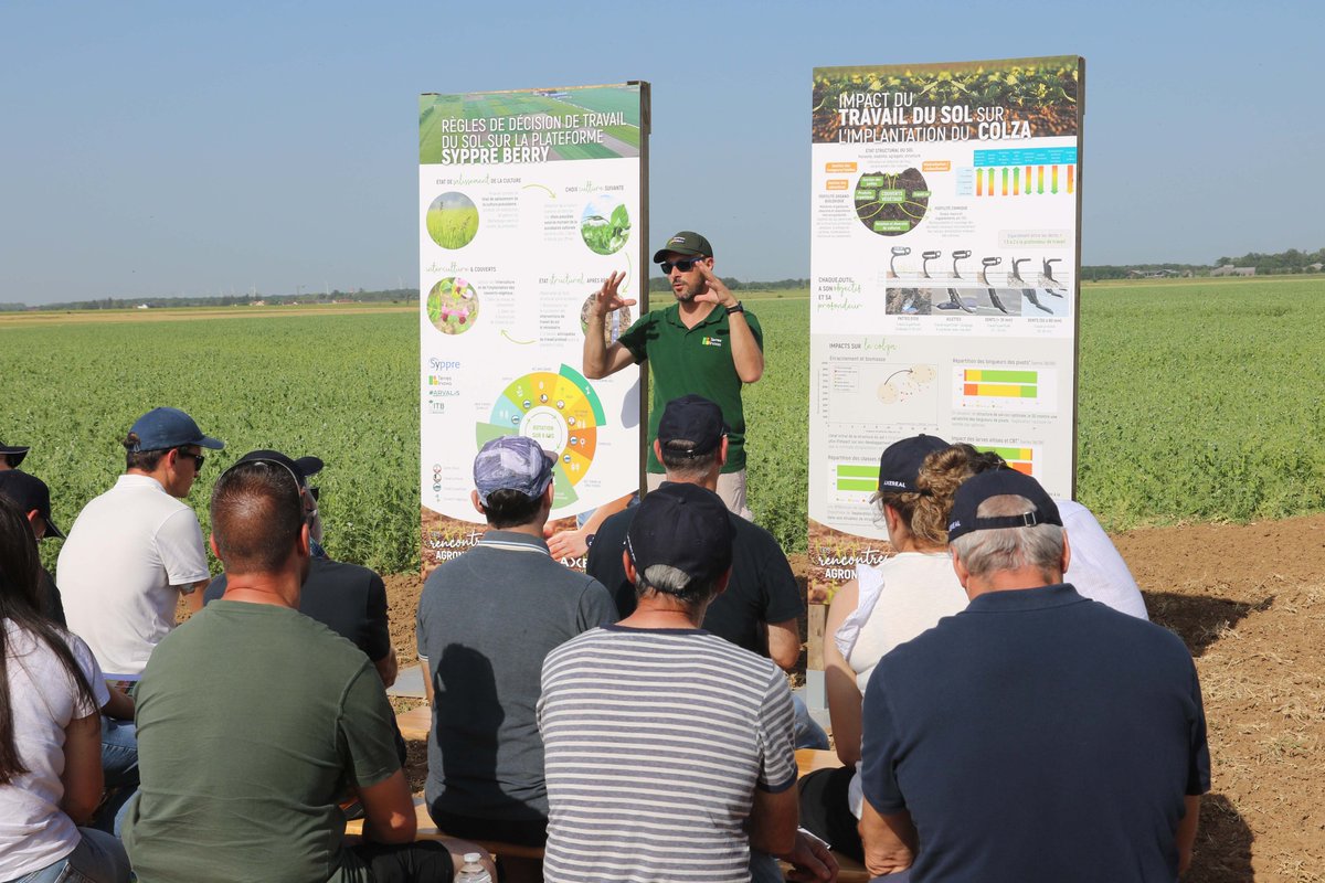 _AXEREAL's tweet photo. 📸 La première étape des Rencontres agronomiques 2026 était au Chaumoy (Cher).

Malgré les températures très élevées, les agriculteurs ont répondu présents. Une mobilisation forte qui témoigne de l’intérêt pour ces temps d’échanges au plus près des réalités du terrain. 👏 https://t.co/0ingS3wJTO