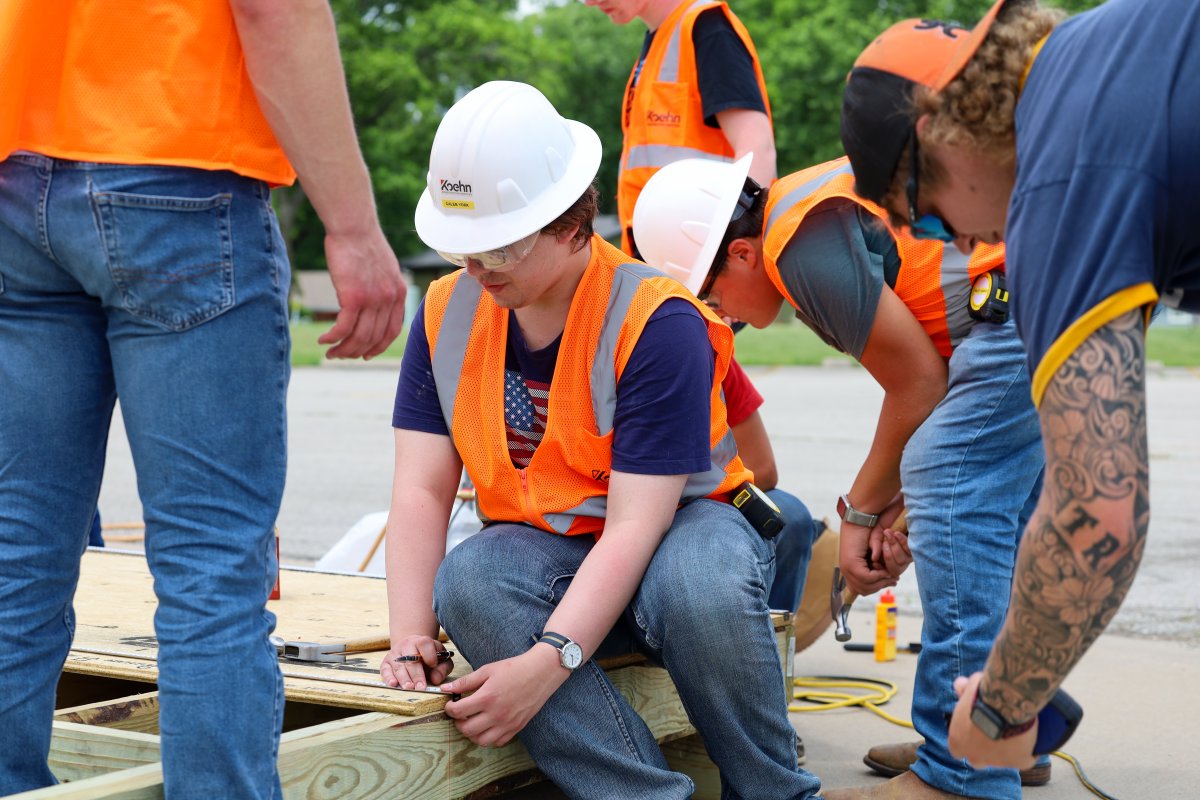 IndependenceCC's tweet photo. ⚒️ Construction Camp is in full swing at the ICC FabLab! Students are getting hands-on experience, building skills, and having a great time learning the trade. 👷‍♂️ https://t.co/6CS6JbAQuh