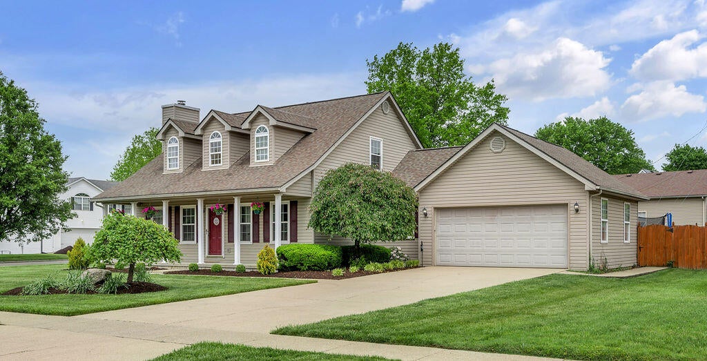 TurfTownProp's tweet photo. SOLD!! 400 Heddington Court, Versailles, KY. Dennis Nobles was happy to have participated in the sale of this home!
#Sold #VersaillesKY #turftownproperties https://t.co/zU0bYVyg9U