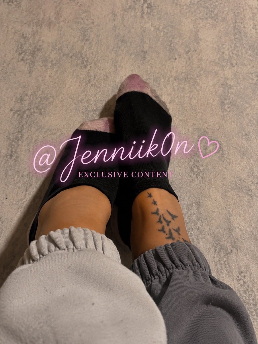 Jenniik0n's tweet photo. cute socks.
dangerous personality. 💋
#feetpics #sockfetish #feetcontent #paypig #findom #softfeet #footcontent #footfetish #altgirl #baddie #egirl #feetlover #xgirl #spoilyourself https://t.co/iCmBUmdayj