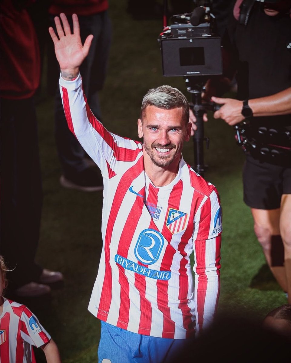 Sofya_Griezmann's tweet photo. 👑 Cuánto te quiero… y cuánto me encanta esa sonrisa ❤️@AntoGriezmann https://t.co/MhbLzb6dbJ