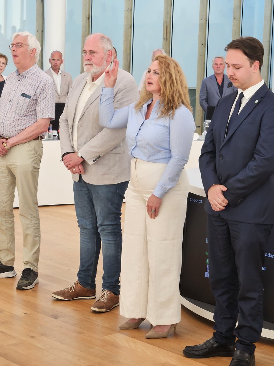 LPFWestland's tweet photo. In de raadsvergadering vanavond zijn onze eerste steunraadsleden Elena en André benoemd. Veel succes met de werkzaamheden in de komende raadsperiode. 
#wldebat https://t.co/FUUhviAXkN