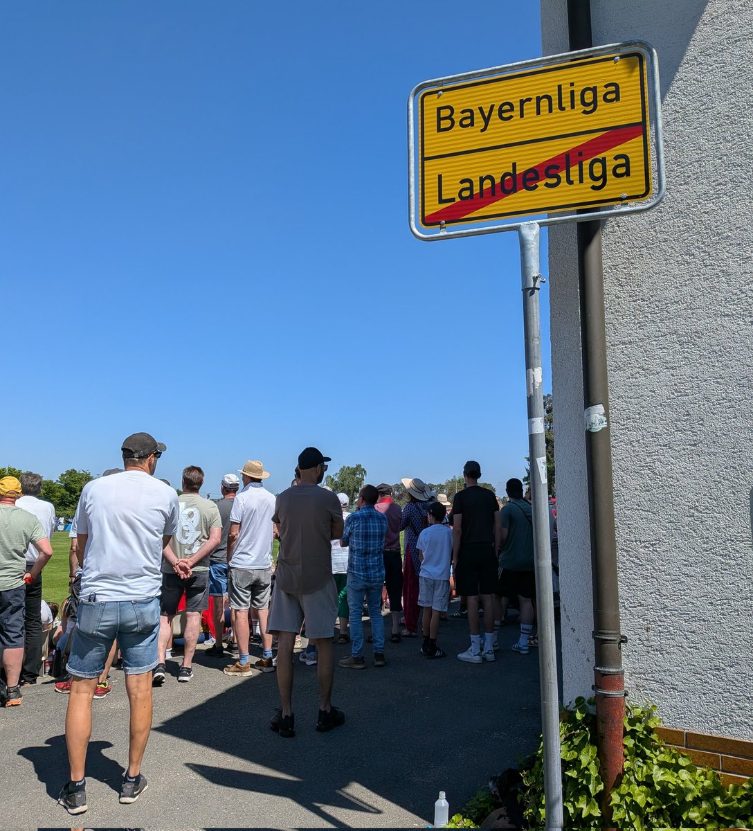 unia_berlin's tweet photo. 25.05.2026 FSV Stadeln - FC Eintracht Münchberg 4:2 n.E., Relegation zur Bayernliga Nord, Waldsportanlage Stadeln, 1086(250)

Eine Nullnummer in der regulären Spielzeit und der Verlängerung, der Oberligist mit mehr Glück vom Elfmeterpunkt...

#groundhopping #fussball #relegation https://t.co/vwcfmygUr3