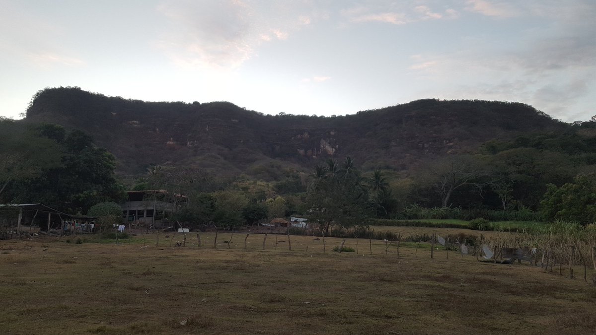 BitcoinSmiles's tweet photo. Did you know that in rural areas of El Salvador 🇸🇻 a toothache can mean days off work or children missing school? We not only extract teeth and relieve pain but we also restore dignity, provide rehabilitation and educate people on preventing future dental problems🦷🦷⚡⛑🔧 https://t.co/1JOLofrKY3