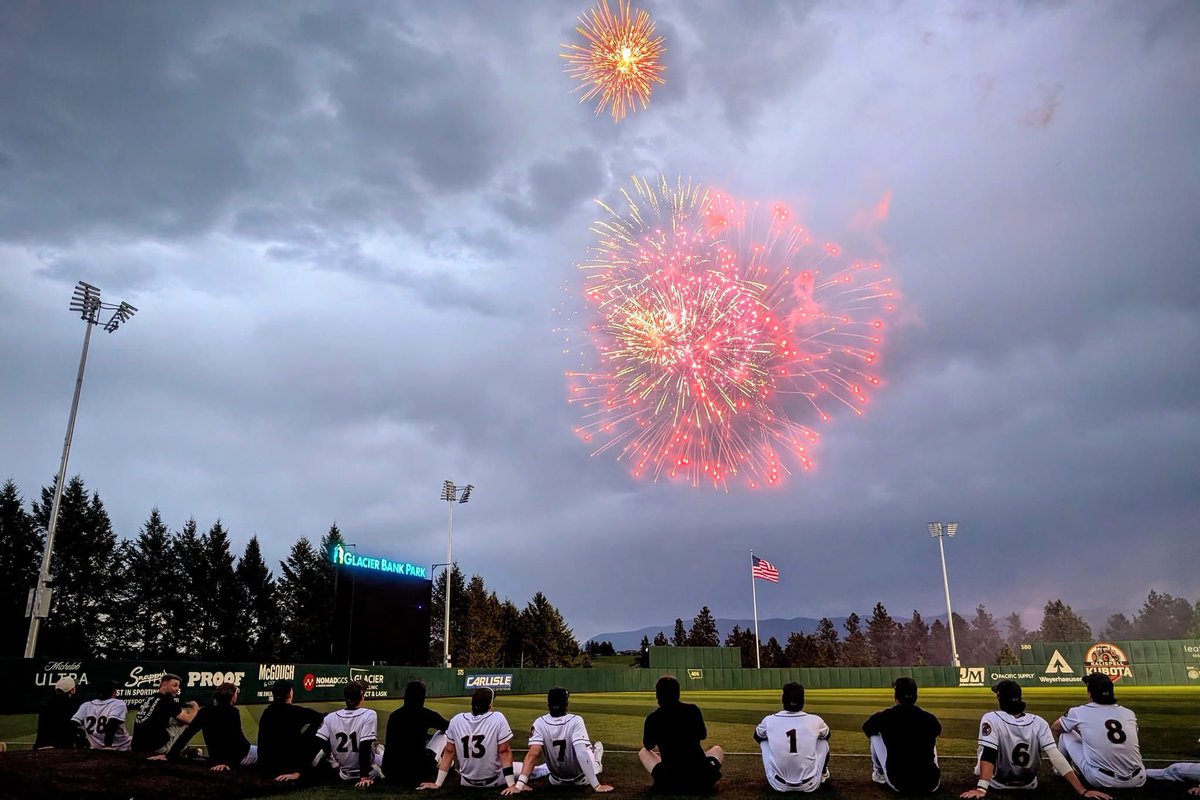 GoRangeRiders's tweet photo. One last look back at a fantastic Opening Day before locking in for game 2 tonight. Get your tickets and be part of the best start in Range Riders history! 🔥
#GoRangeRiders #OneValleyOneTeam

https://t.co/s5Ac7glD7v https://t.co/Y1FSQLJ6Ja