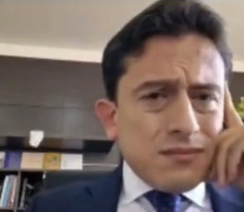 SebSC01's tweet photo. @Villamil24_ ¿Este es el peek de la comedia en época electoral? https://t.co/mReUOnZGYM