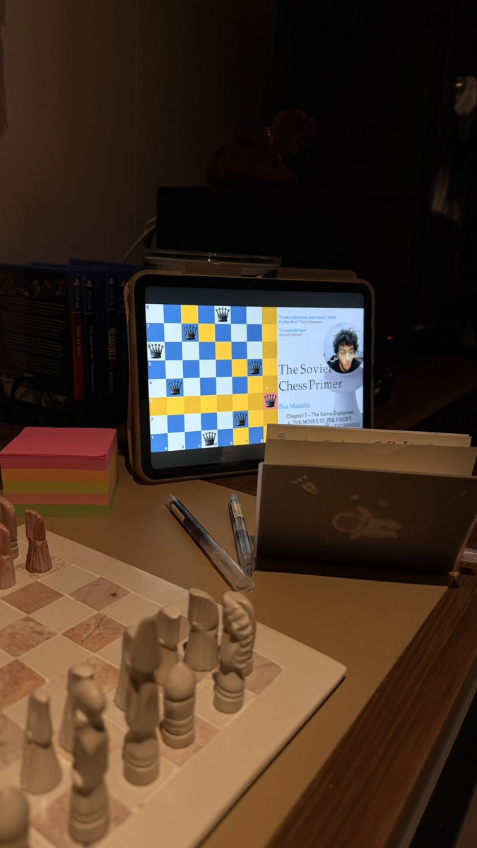 4steorra's tweet photo. ايش قفلت في مايو؟🧚🏼🪅♟️
— الشهر بعنوان الشطرنج. تعلمت، تدربت، انجلدت بس بعد جلدت. ما توقعت لهالدرجة أنسحر، كانت النية أبي اكتسب الأساسيات وخلاص بس حرفيًا ادمنت. اخذت كورس المدرسة السوفيتية مع takkat chess؛ ١٠/١٠ مرة ممتع وأكثر من وافي، بلس قرأت كم كتاب، ولعبت ترليون مرة تقريبًا. https://t.co/QaNqIao4AA