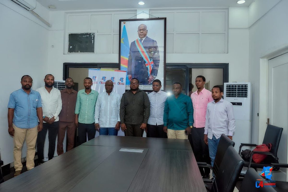 Shako_Beatrice2's tweet photo. 🛑Suite à l’actualité politique de notre pays, le Collectif des Activistes Nationalistes a répondu à l’invitation aux consultations lancées par Honorable Augustin Kabuya initiateur de la Coalition C4.

Les échanges ont principalement porté sur la situation sécuritaire dans l’Est de la RDC, la Coalition C4 ainsi que le débat autour de la Constitution.

Au cours de cette rencontre, le Secrétaire général a rappelé que la Constitution de 1992, rédigée par les Congolais eux-mêmes dans le cadre des travaux de la Conférence Nationale Souveraine, constituait une base importante pouvant être adaptée aux réalités actuelles.
 Ces travaux avaient malheureusement été interrompus par l’entrée de l’AFDL, conduisant par la suite à l’élaboration de l’actuelle Constitution, largement issue des compromis entre belligérants.

Le Collectif des Activistes Nationalistes a, de son côté, présenté plusieurs recommandations pour la bonne gouvernance de la République dans différents secteurs de la vie nationale, ainsi que sa position sur la question constitutionnelle.

@AugustinKabuyaT @kazadi_peter @BunkuluYves @udps_tshisekedi @fatshi13