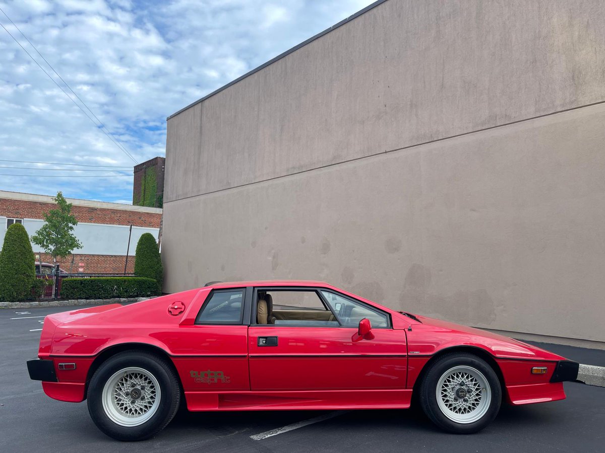 GullwingMotor's tweet photo. 1986 Lotus Esprit Turbo 33k Miles - Well-Preserved Original Driver https://t.co/L5vUwJjiDO