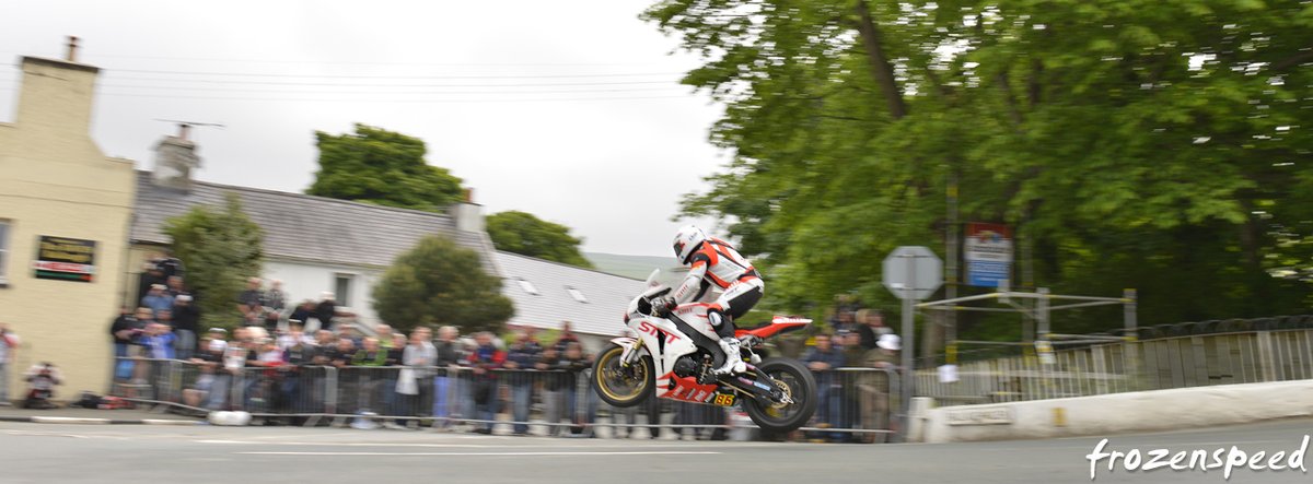 Frozenspeed's tweet photo. Wishing everyone at the IOM TT a great and safe event!

Photo from Ballaugh and Gooseneck at 2012 TT. https://t.co/cd4i1QoZjF