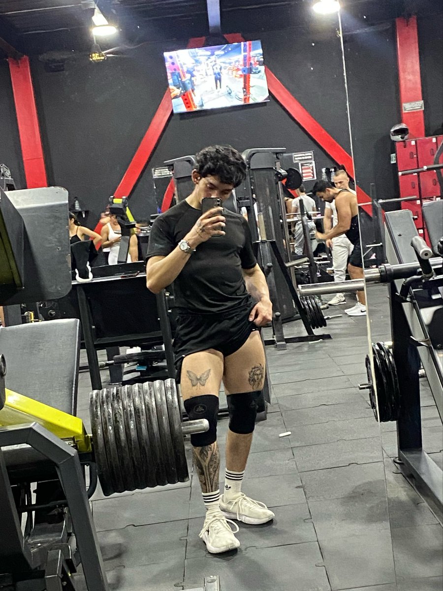 sbeltran07's tweet photo. Entrenándolas para ponértelas en tus hombros https://t.co/IP6O3fUyDc