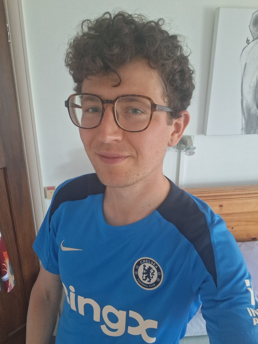 HarryCFC1996's tweet photo. Old Chelsea training top on tonight. Actually love the fact it has our badge on it, considering our actual kits may not next season.

Either way, I'm quietly optimistic for next season. No European football, Xabi Alonso as manager + hopefully a good window ahead. Excited 🔵 https://t.co/3GaaKF1zuP