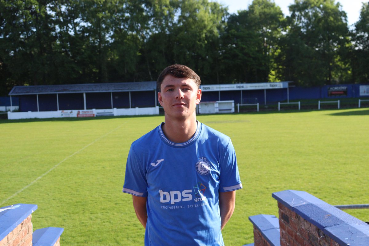 BVFC1890's tweet photo. Signing News ✍️ 

Blantyre Victoria are delighted to announce the signing of Andrew Lindsay for the 26/27 season subject to SFA approval.

Andy has spent time playing for Vale of Clyde, Wishaw and Lanark.

Welcome to Blantyre 🔵⚪️ https://t.co/9lKZbbTQBY