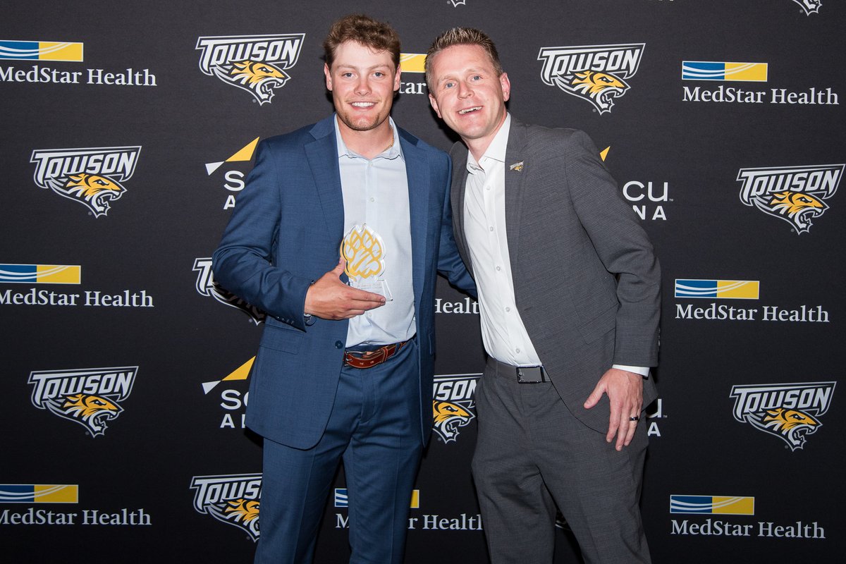 Towson_BASE's tweet photo. Flashing back a few weeks to celebrate our Golden Paws co-host, Jake Michel, along with a pair of award winners 👏

🏆 Max D'Alessandro - Male Comeback Athlete Award
🏆 AJ Kolb - Excellence Earned Award

#GohTigers https://t.co/QkbjQvVRHf