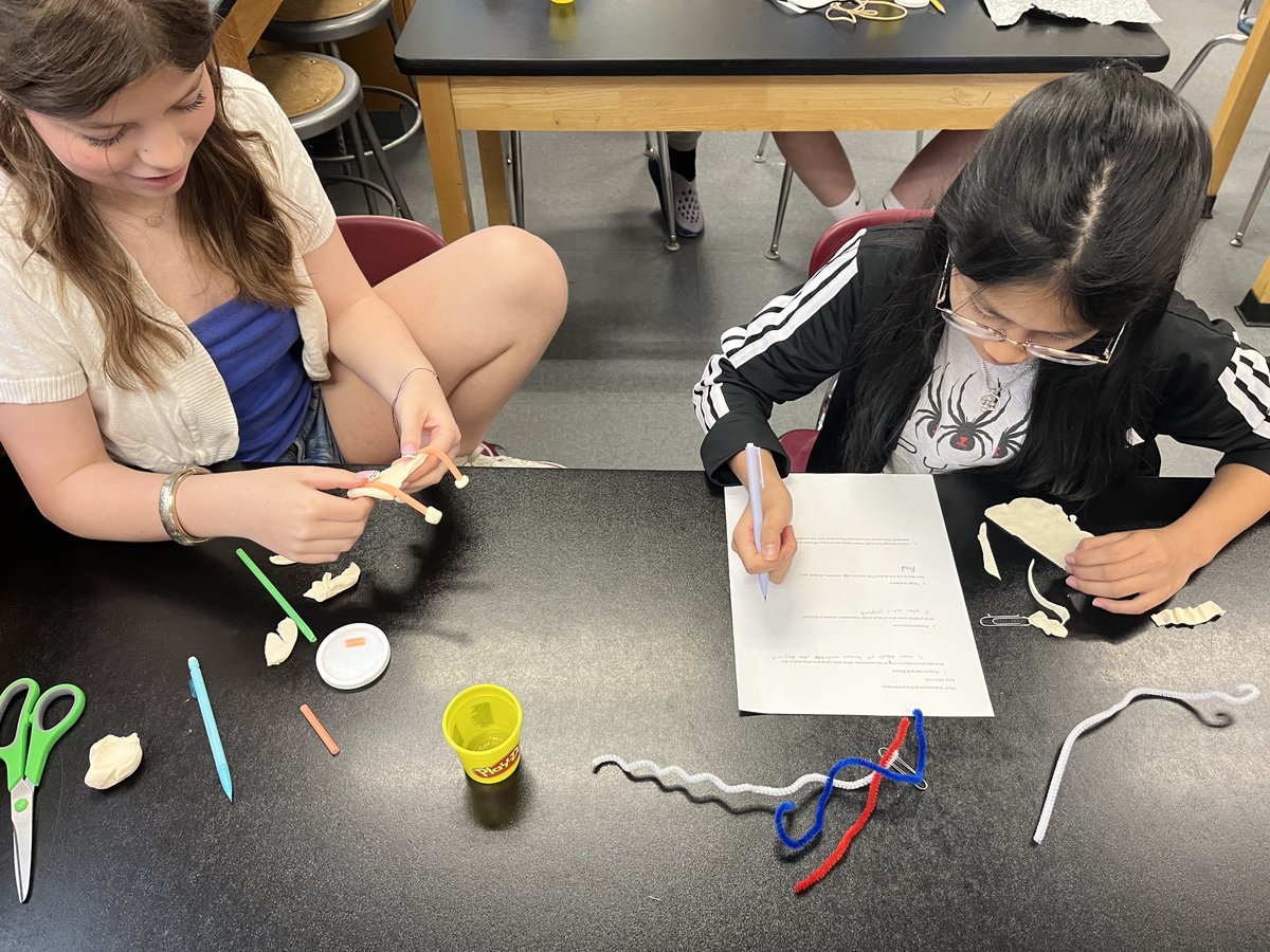 IU1Tweets's tweet photo. Future entrepreneurs in the making! The IU1 Career Mobile Lab visited Ligonier Valley Middle School, turning 7th graders into startup founders for a day. Teams tackled school challenges, prototyping solutions with Play-Doh &amp; pipe cleaners. The next gen of big thinkers is here!💡 https://t.co/feYInplKsJ