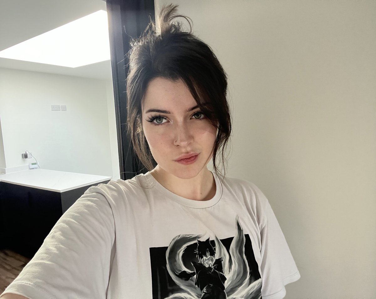 ehriyn's tweet photo. i’ve survived the UK heat unfortunately https://t.co/SbgPFqguup