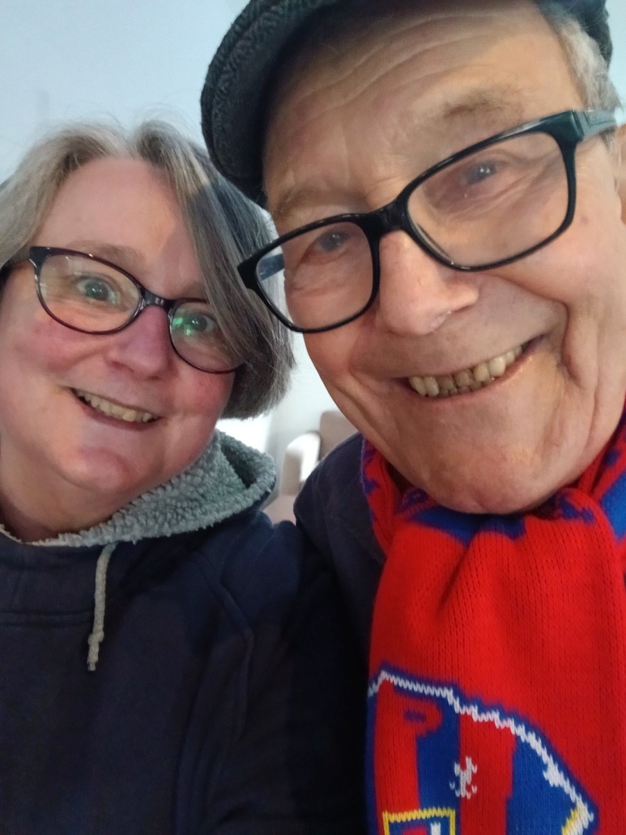 Cretaneagle's tweet photo. Me and dad couldn't make it to Leipzig, so we're watching from Wells next the Sea, Norfolk ❤️💙⚽️🦅🏆 https://t.co/GOaUzsCLkV