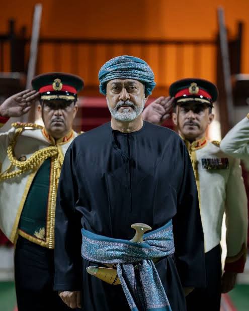 MAlrawas11's tweet photo. نهنئ عُمان قيادةً وشعبًا بهذا الثبات الوطني والمكانة التي صنعتها بحكمتها عبر التاريخ فسلطنة عُمان كانت وستبقى دولة سيادة وحق لا تنحني إلا لله ولا تتخلى عن مبادئ العدالة والسلام. مواقفها تُحترم لأنها نابعة من قوة الدولة وهيبة القرار واستقلالية الموقف العُماني الأصيل. 🇴🇲 https://t.co/L3WUF3W3eY