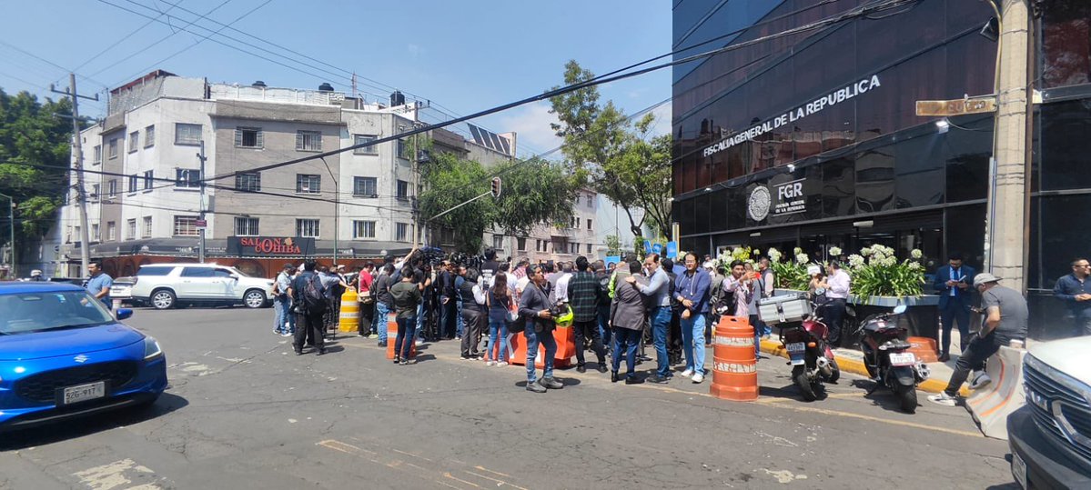 bethcastilloo's tweet photo. Todos los “cuadros” de Acción Nacional caben en frente de un edificio.

Están tan disminuidos. https://t.co/bvx5BVcXWR