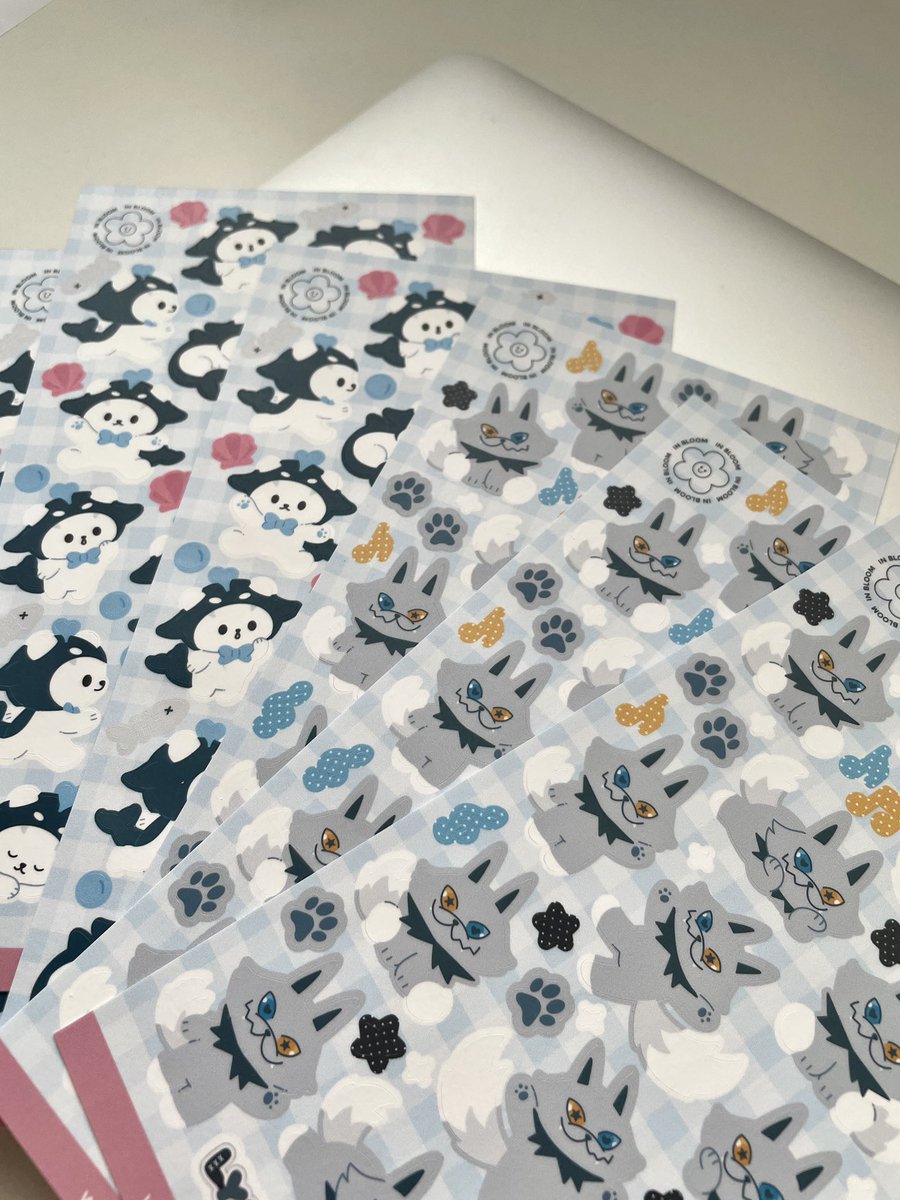 inbloomshop's tweet photo. embalando um pedido cheio de cartelinhas dos mascotes 😭👉💗

https://t.co/iOhkIXP58D https://t.co/qxinYSwtPP