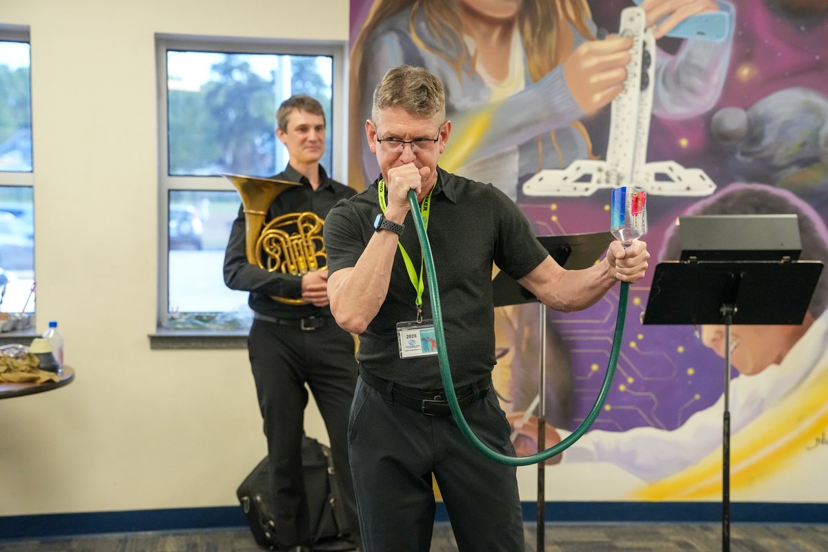 BGCGN's tweet photo. The Club was buzzing with brass as we welcomed @SymphonyNH for a special brass trio performance!

Thank you to Symphony NH and their SNH Plays Back program for bringing live music, creativity, and inspiration to our members.

#GreatFutures https://t.co/leqdAgnsyI