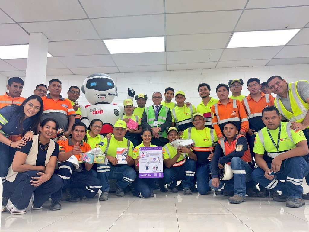 ecu911sambo's tweet photo. 📍#Babahoyo
Personal de #Essity fue capacitado sobre el Modelo de Gestión Institucional del @ECU911_ y los mecanismos de alerta para reportar emergencias.

En esta jornada @raulfalcont Jefe del #ECU911 en Los Ríos, explicó la forma correcta de reportar una emergencia respondiendo las preguntas básicas:

☑️ ¿Cuál es su emergencia?
☑️ ¿Lugar de la emergencia?
☑️ ¿Punto de referencia?

#LíneaÚnicaDeEmergencias 📲 9-1-1.
