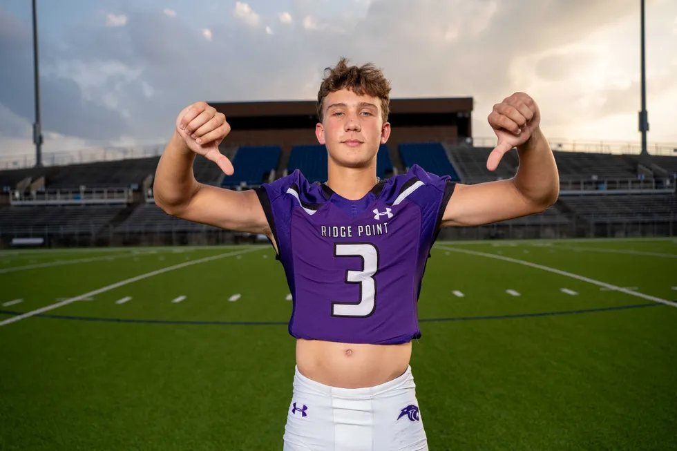 vypehouston's tweet photo. EMAW: Ridge Point's Bryson Dossett locked in with Kansas State

"It really just came down to the coaching staff and the relationships and connections I built with them."

READ:https://t.co/ohHHcuyf8W