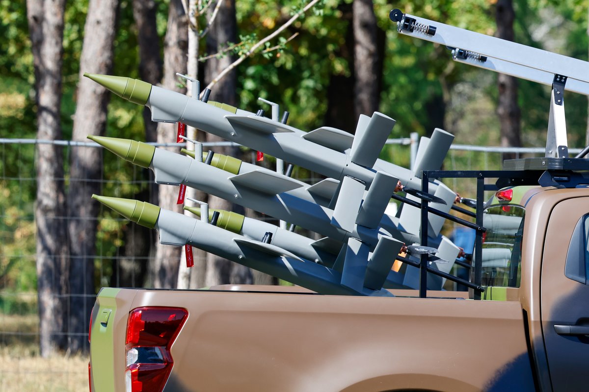 Slavic951's tweet photo. Serbian fixed wing (OSICA) and quadcopter (KOMARAC) one-way attack and FPV drones. https://t.co/WnUFNKV1hL