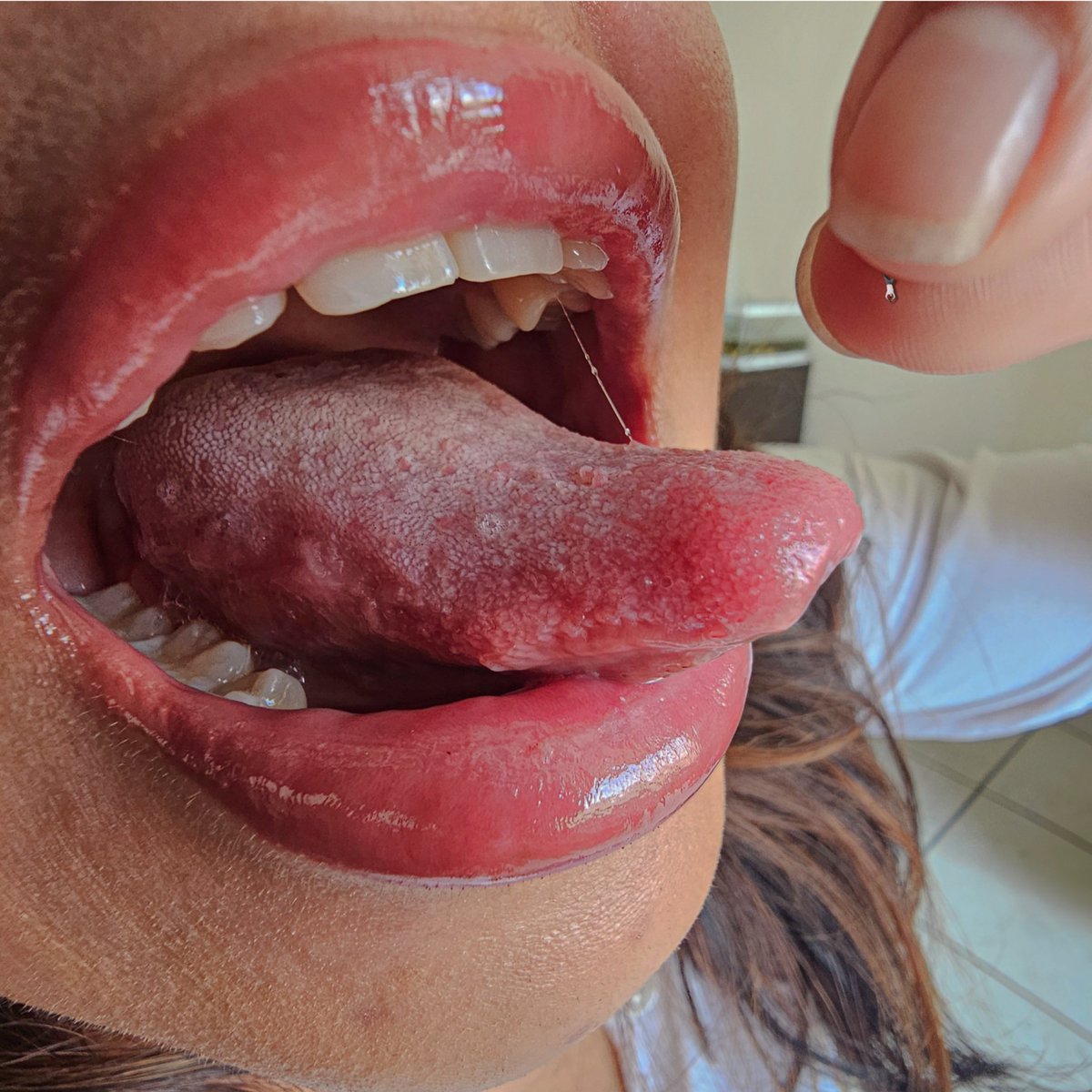 Frequent_Improb's tweet photo. When Sean caught the shrinking virus at his friend’s house, he thought he was doomed, but was soon discovered by his friend’s mom. However when she carried him not up to her eye, but to her mouth, he realized she wasn't the salvation he was hoping for...

#sizetwitter #giantess https://t.co/e8A6uNsFGL