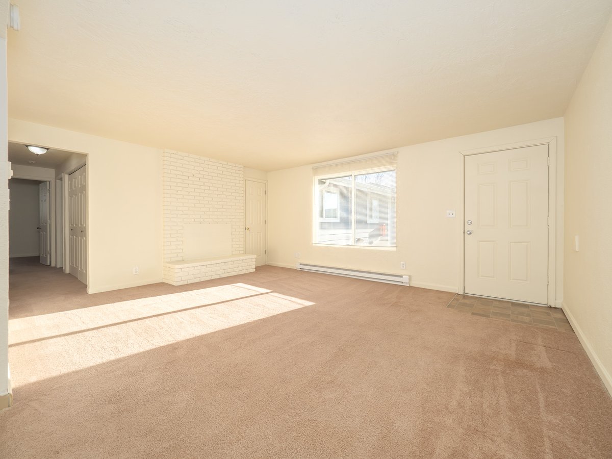 TheKellyGroup's tweet photo. 3 Duplexes (6 units total) for Sale!

1591 James Street Woodburn Oregon
https://t.co/5zS839FDYX
$1,650,000

Excellent investment opportunity featuring three well-maintained duplexes for a total of six fully occupied units, with predominantly long-term tenants already in place. https://t.co/A3EPsoXpWj