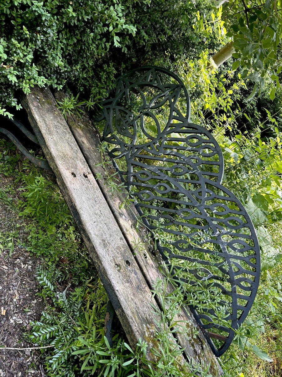 HellingtonBoots's tweet photo. Manvers Main Memorial Garden - only 1 out of 4 benches currently visible because of the weeds etc.
Would love to see this place tidied up and respected π π«Ά
#PublicArt
#MiningMemorial πͺπ€
Sculptor: Tracey Hayes 2/2 https://t.co/exn4oKKqLF