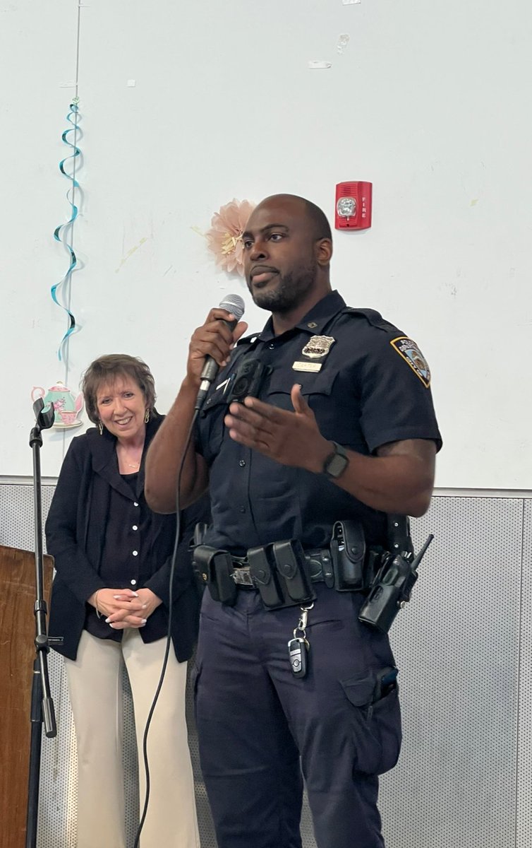 NYPD63Pct's tweet photo. Your 63rd Precinct Crime Prevention Officer Carter was invited to speak about the vulnerability and defenses of our older adult population in reference to various scams

This program was presented by @BrooklynDA in partnership with Community Board 18

#nypd #crimeprevention https://t.co/SNyNcUeqHv