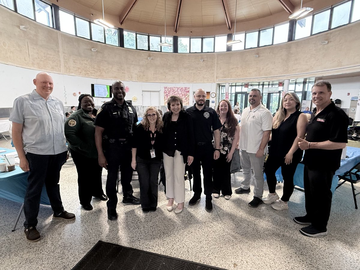 NYPD63Pct's tweet photo. Your 63rd Precinct Crime Prevention Officer Carter was invited to speak about the vulnerability and defenses of our older adult population in reference to various scams

This program was presented by @BrooklynDA in partnership with Community Board 18

#nypd #crimeprevention https://t.co/SNyNcUeqHv