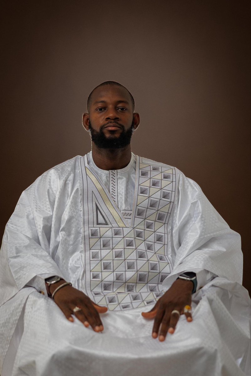 pakestoo's tweet photo. Bon maintenant on poste les vraies photos de la fête 🥳 
On a sortie les grands boubou 
Model : @OusmaneMakaveli 
Crédit : @pakestoo https://t.co/JlwFWgpAZn