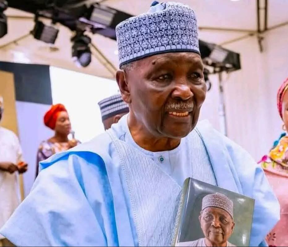 ONE_Officialz's tweet photo. The unrepentant Nigeria bandit yakubu Gowon still think we're kids of 1967...... The old fool still wants to continue lying. https://t.co/zu4U93QTKk
