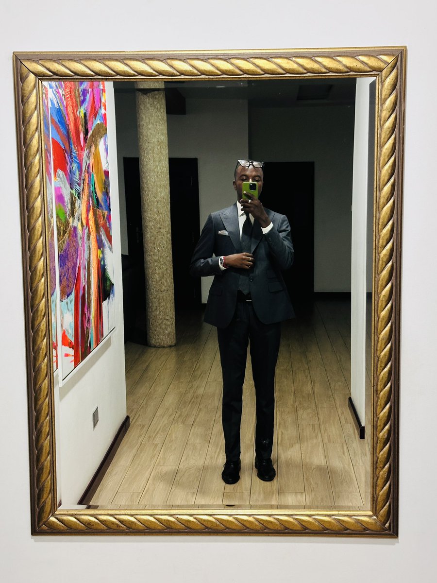 Chileshe3M's tweet photo. Annual suit mirror picture update👍🏾 https://t.co/OavqZpfO2q