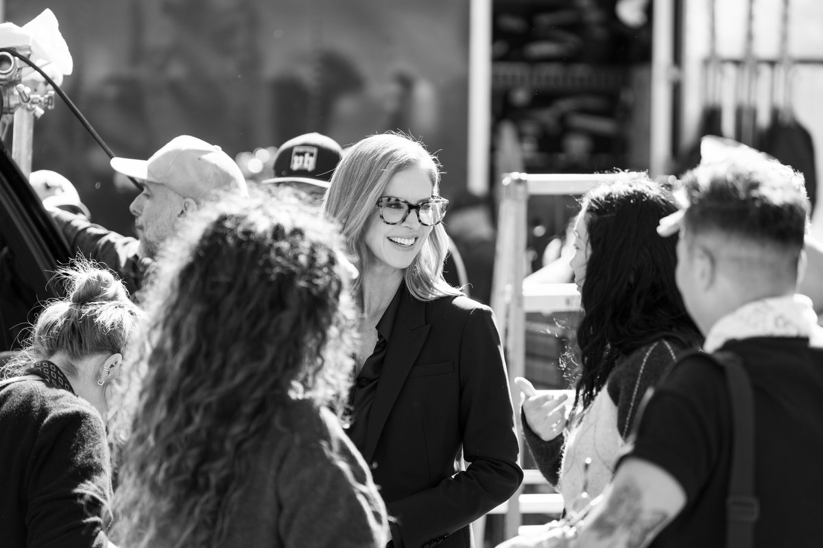 filevine's tweet photo. A little look behind the curtain. We've been busy — and we couldn't be more excited to finally share who's leading the case in LOIS, our upcoming short film. 

Welcome to the team, Sarah Rafferty.

#LOIS #LOISFilm #Filevine #LegalAI https://t.co/YPIrVlp6oI