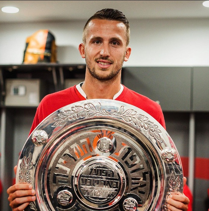 cefoza's tweet photo. Tím ale výčet jeho úspěchů v zahraničí nekončí:
89 zápasů a 14 gólů v 🇩🇪 Bundeslize (Norimberk, Ingolstadt)
vítěz 🇬🇷 poháru (AEK Atény)
vítěz 🇮🇱 ligy a superpoháru (Hapoel Beer Sheva)
vítěz 2. 🇩🇪 ligy (Ingolstadt)
angažmá ve druhé 🇪🇸 lize (Las Palmas) a 🇹🇷 lize (Gaziantep) https://t.co/aKYge9RWB3