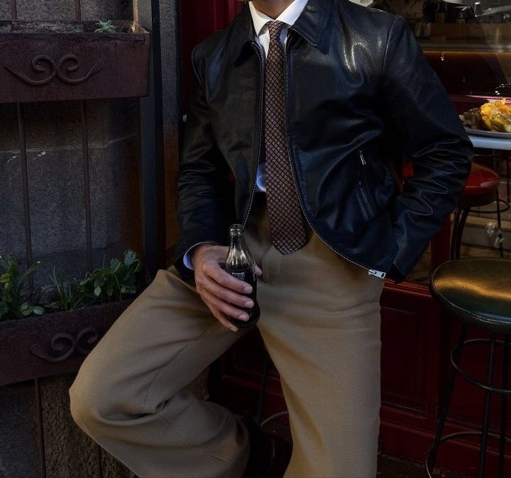 gietzschean's tweet photo. The art of styling a leather jacket https://t.co/WCG1dL4VBo