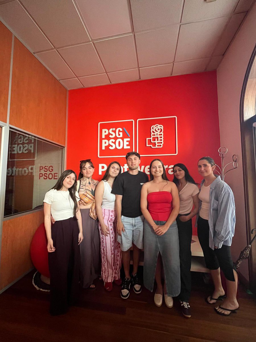 Ana_Alvite_'s tweet photo. Seguimos sumando quilómetros e ideas para a nova etapa das XSG. 🌹

Grazas á militancia de Pontevedra por un encontro cheo de achegas vitais. O noso proxecto só ten sentido se escoitamos a quen defende os nosos dereitos día a día nos concellos. É AGORA. ✊ https://t.co/w9HSwOeAvv