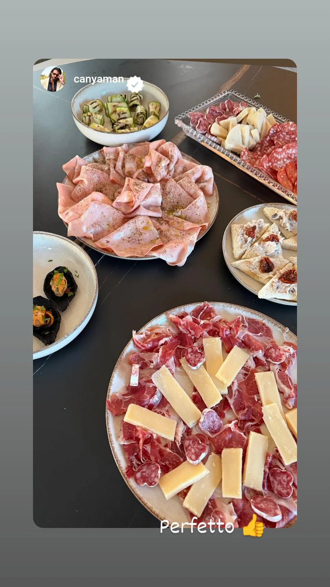 AdinolfiANTONI2's tweet photo. Wow, che prelibatezze, cena nutriente e raffinata... Buon appetito 💥👍
#repost in IG #CanYaman https://t.co/4n9FJf95ne
